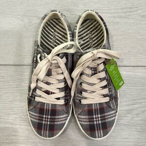NWT never worn Taos Women’s Sneakers